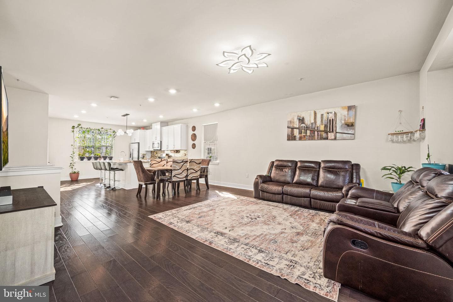 134 Easton Street photo 8