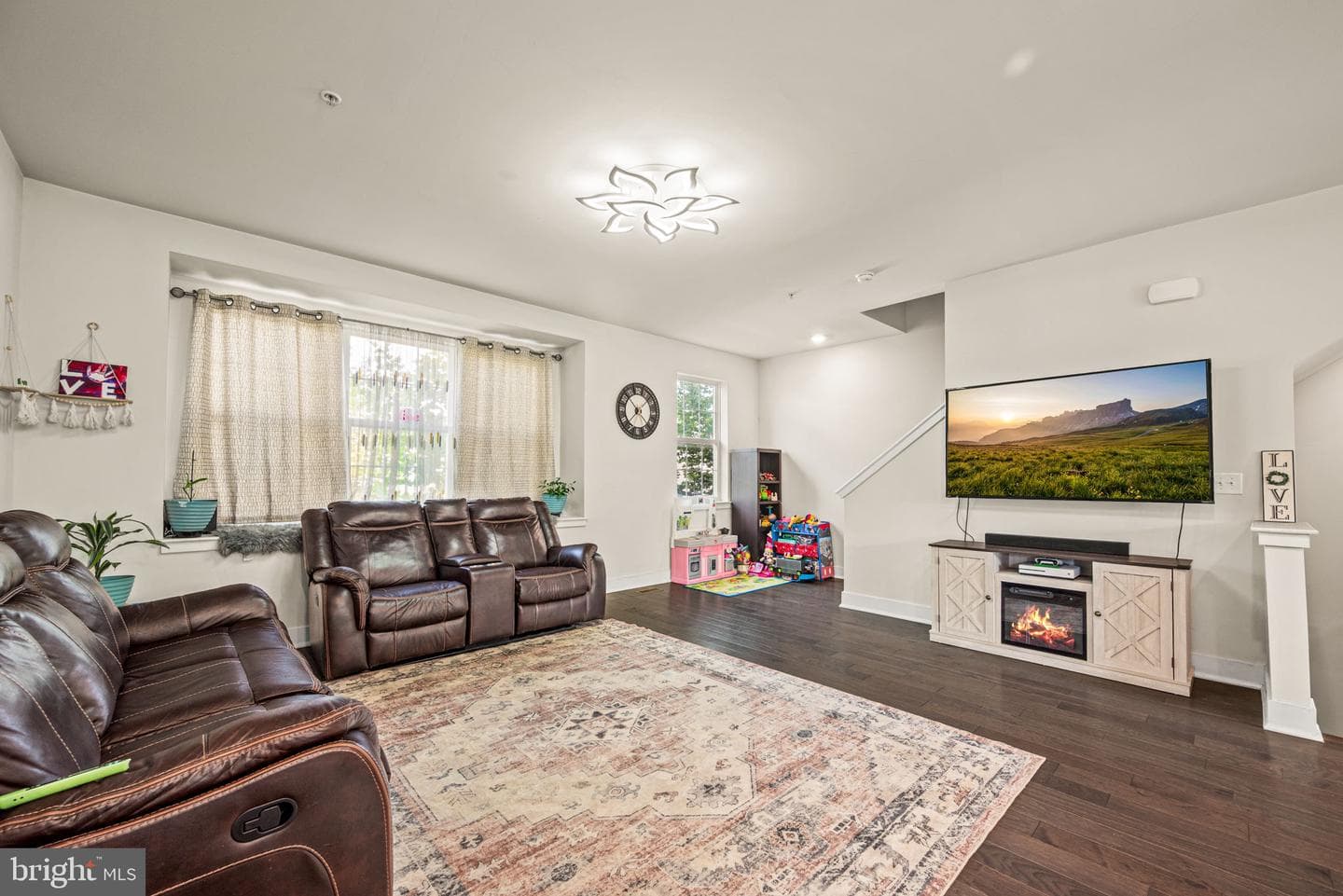 134 Easton Street photo 9