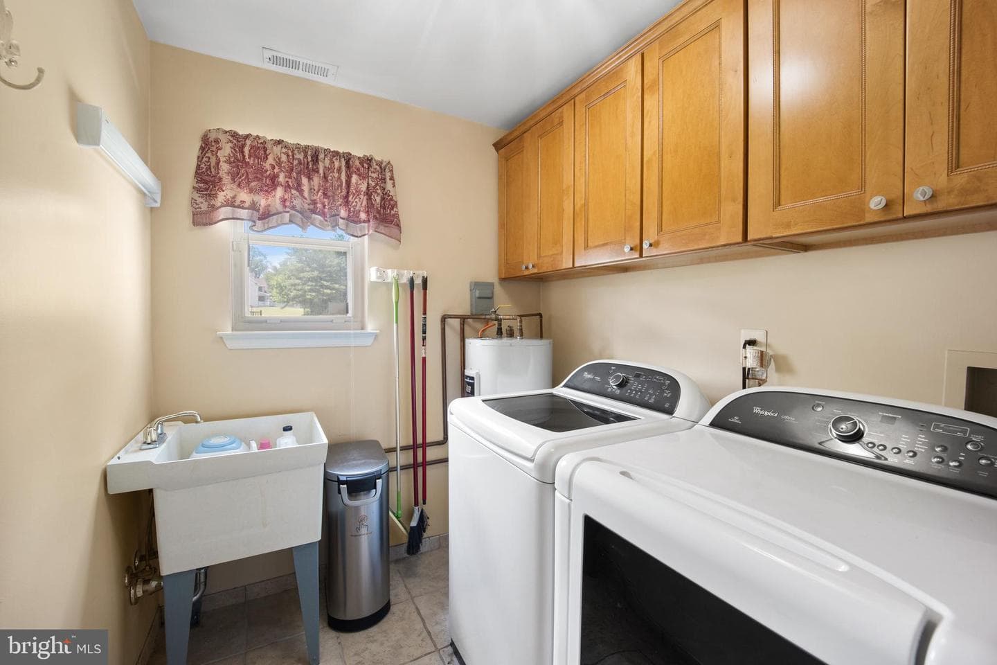 487 Cambridge Lane photo 19