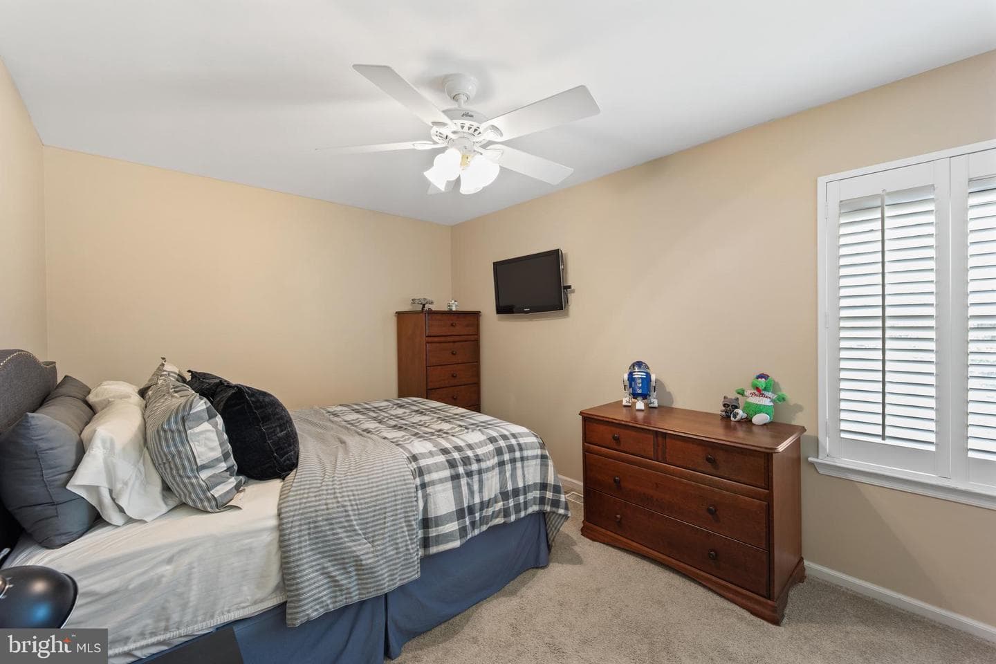 487 Cambridge Lane photo 22