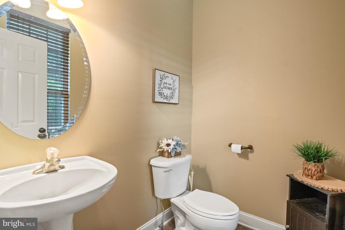 225 Tollgate Road photo 31