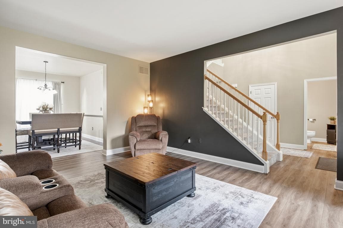 225 Tollgate Road photo 6
