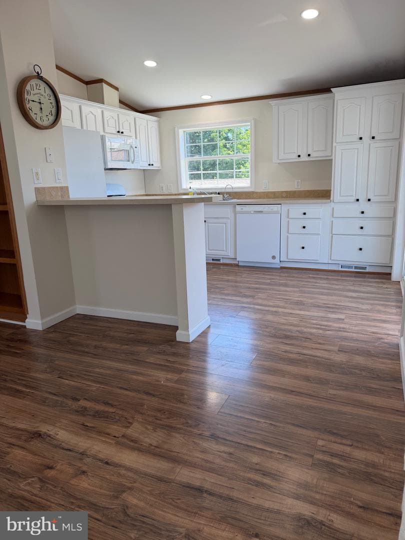 3421 Rose Avenue photo 5