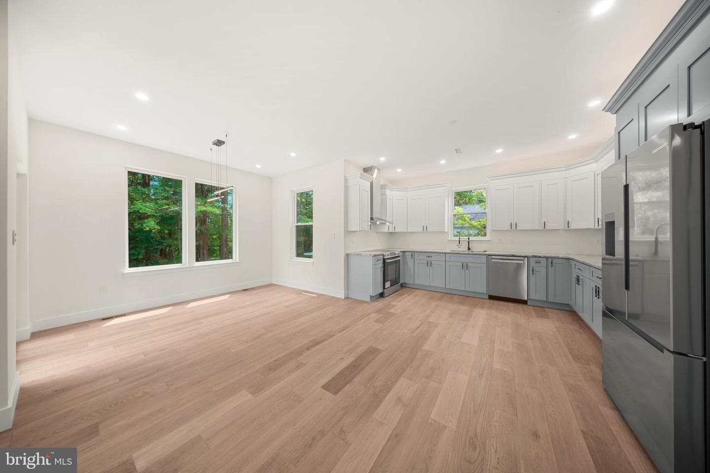 2947 Bridge Street photo 12