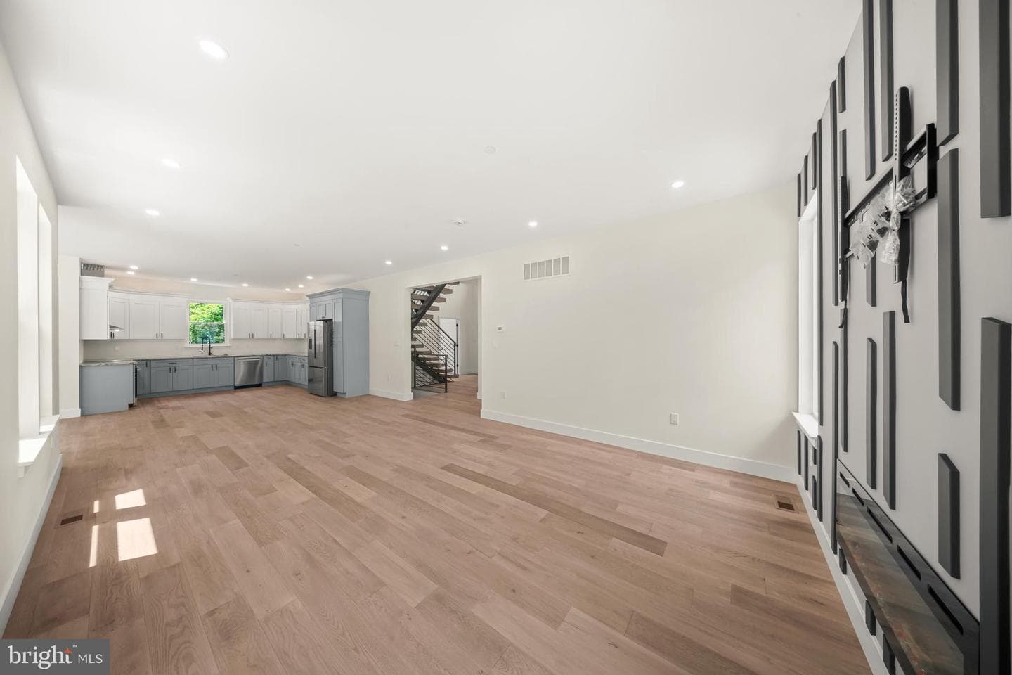 2947 Bridge Street photo 18