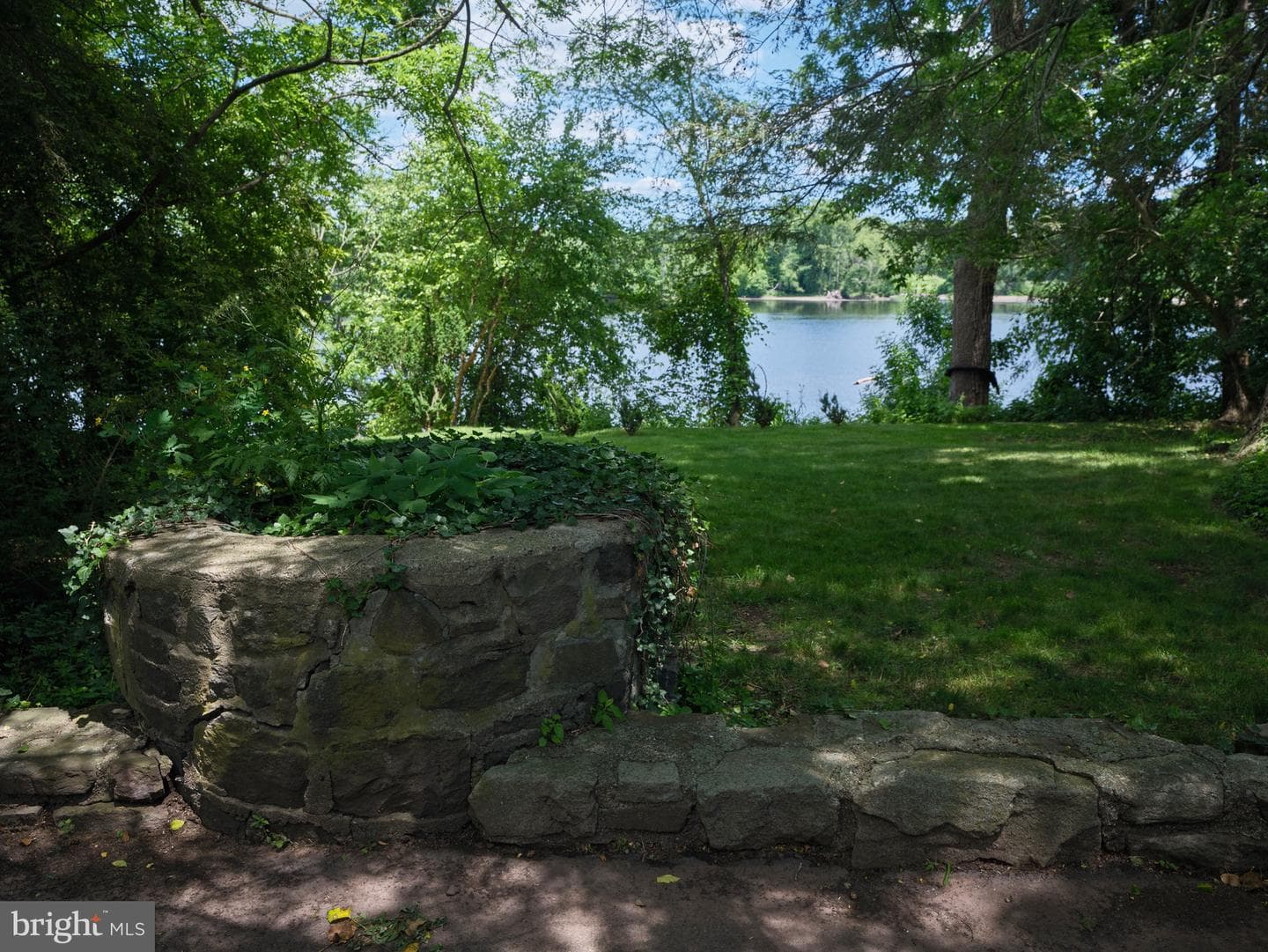 2462 N River Road photo 24