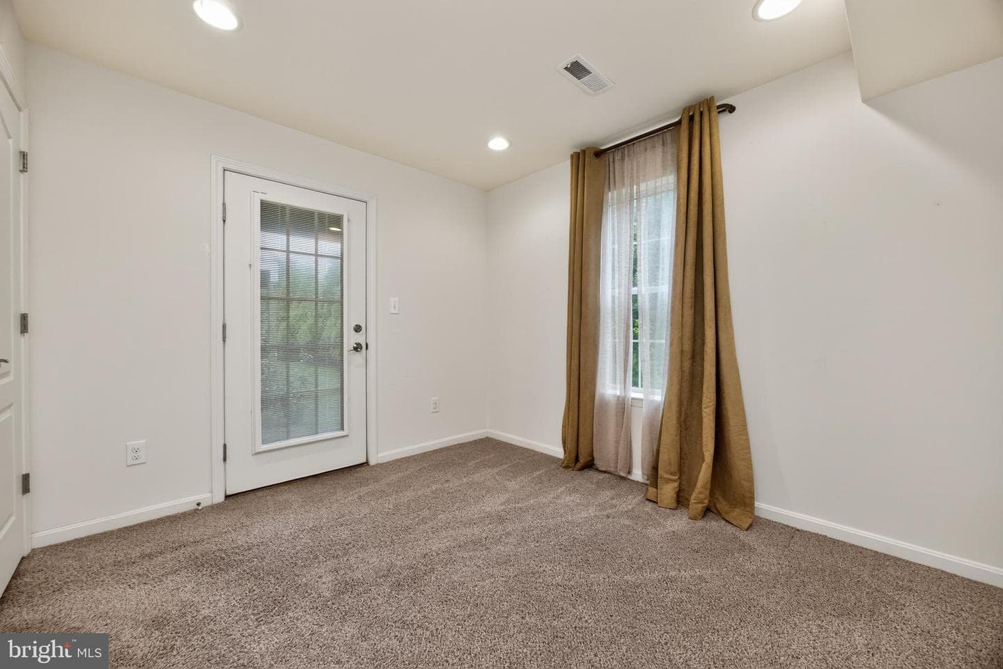 2314 Macis Circle photo 22