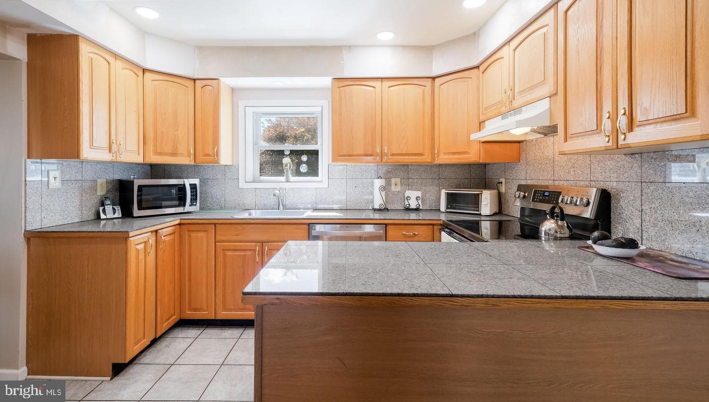1915 Grand Avenue photo 13