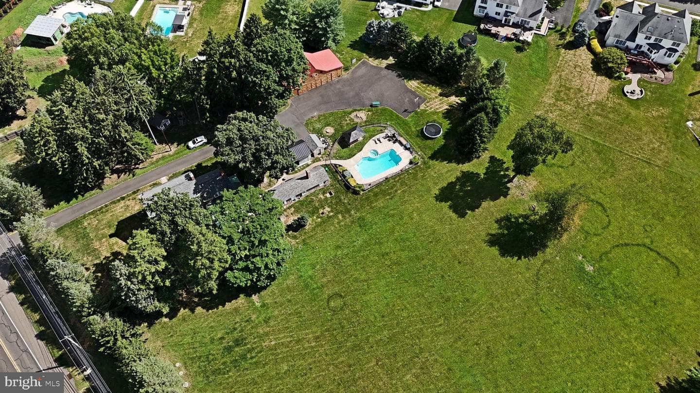 381 Holland Road photo 75