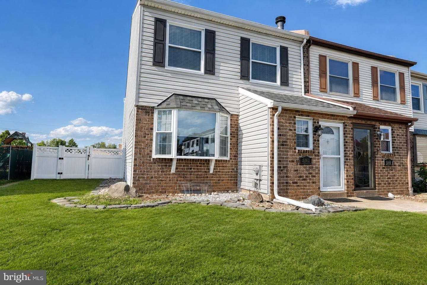 5161 Euston Court photo 1