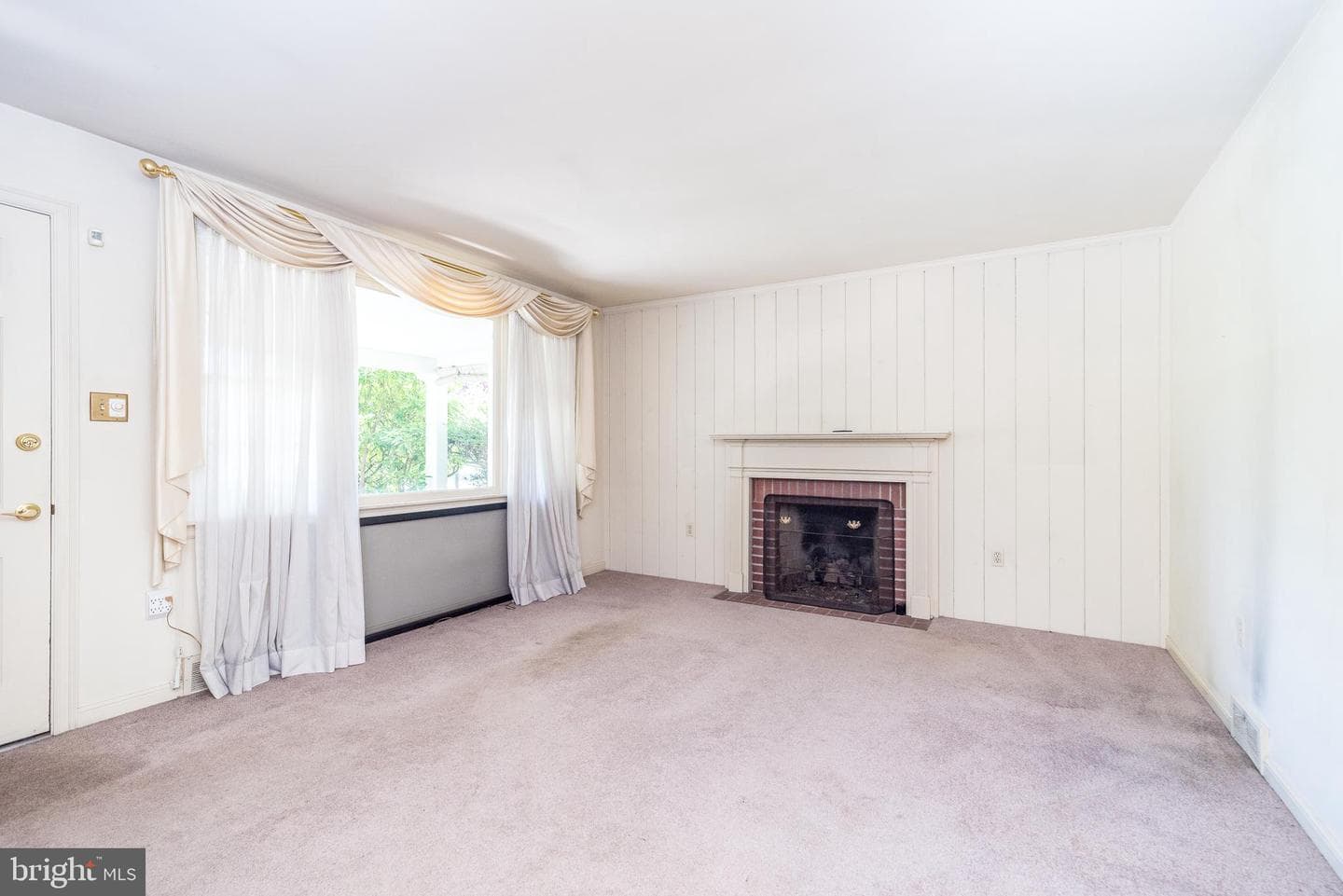 501 E Penn Street photo 10