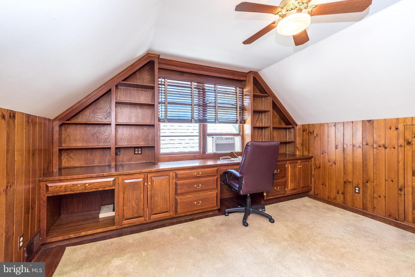 501 E Penn Street photo 14