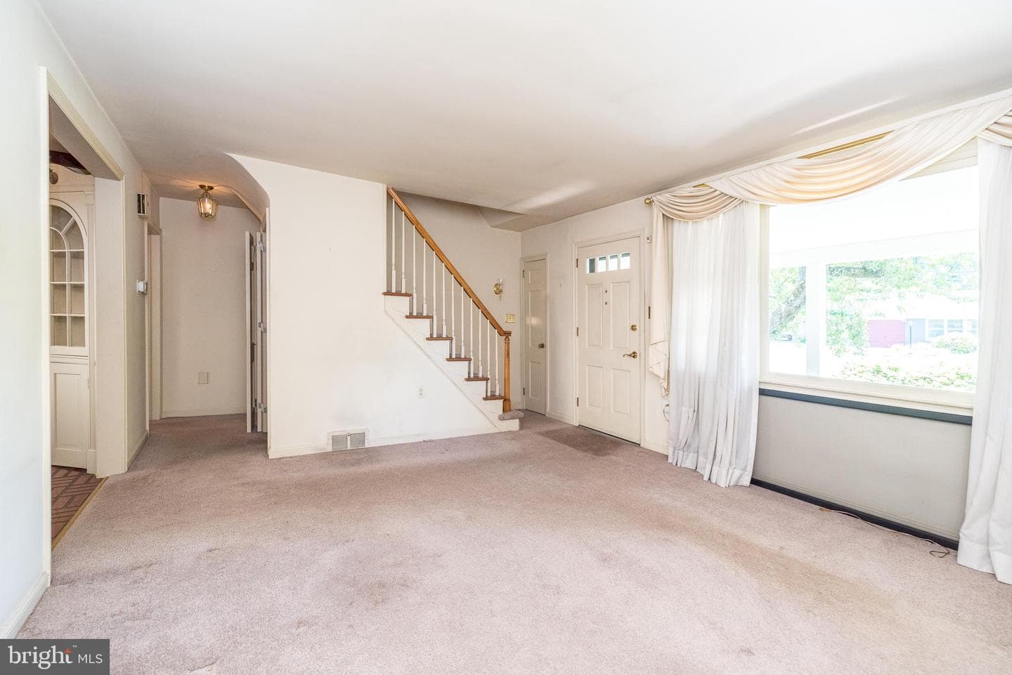 501 E Penn Street photo 20