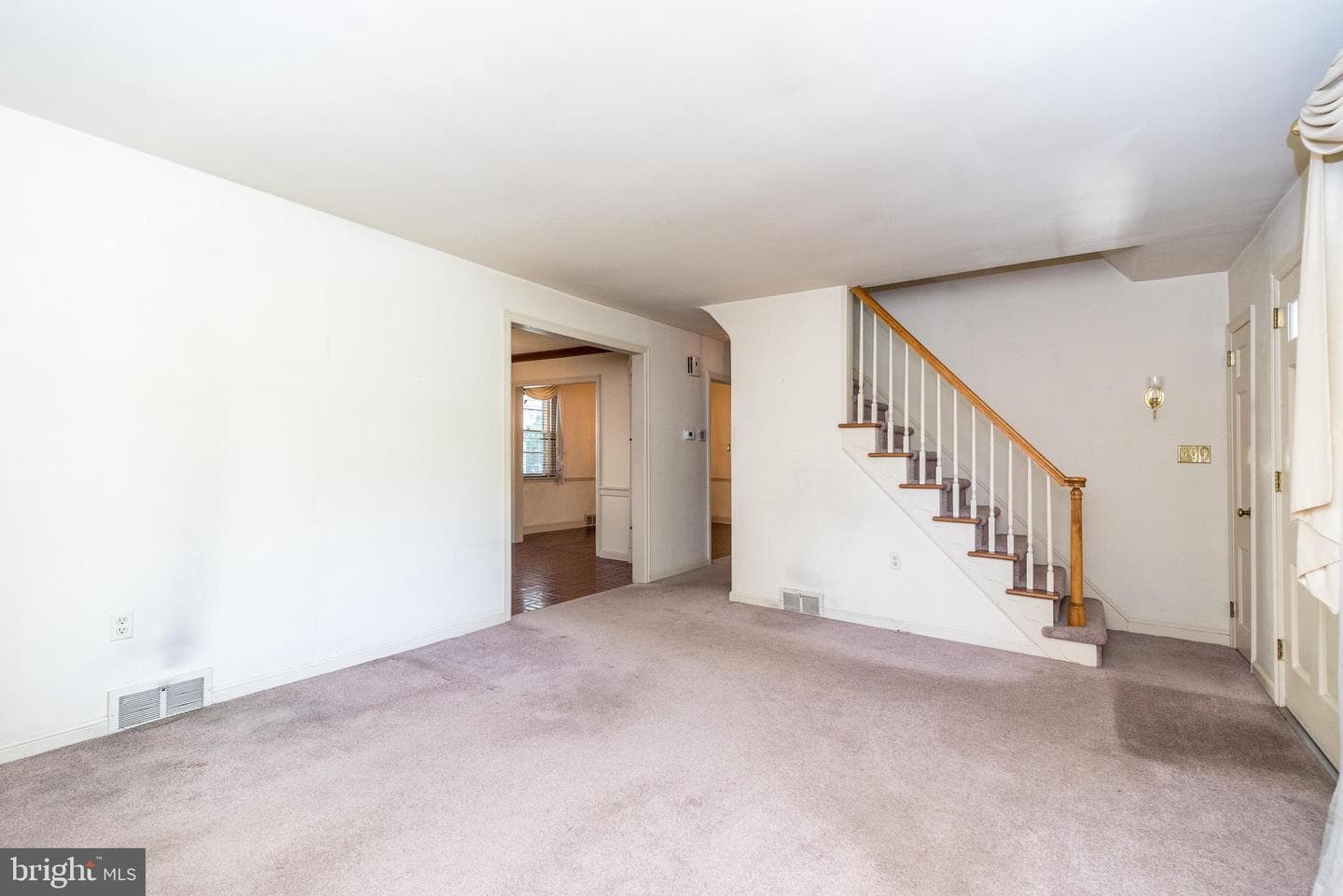 501 E Penn Street photo 21