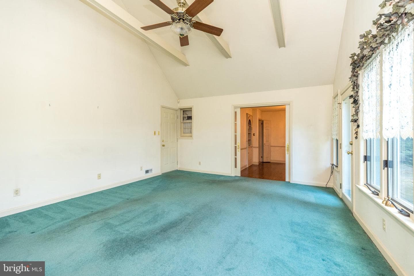 501 E Penn Street photo 36
