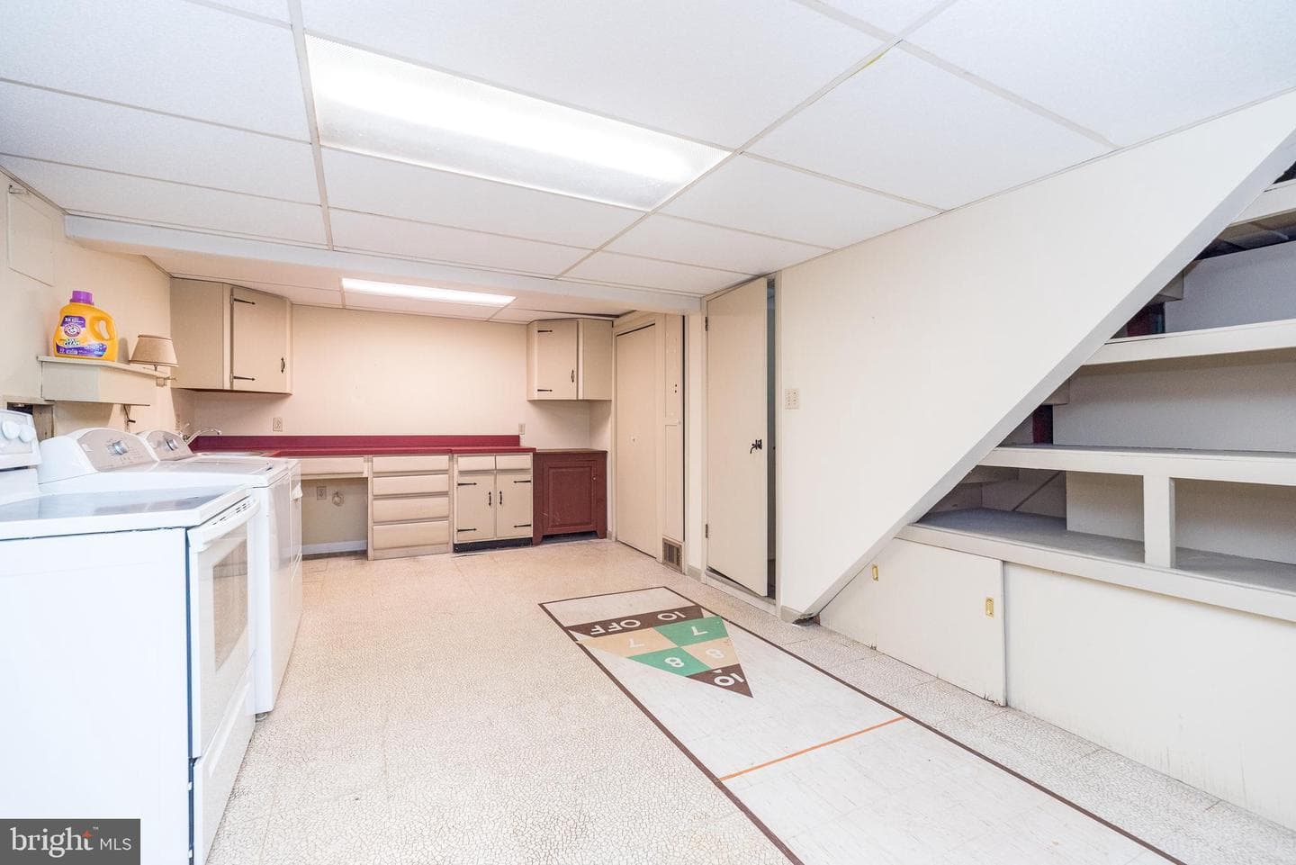 501 E Penn Street photo 45