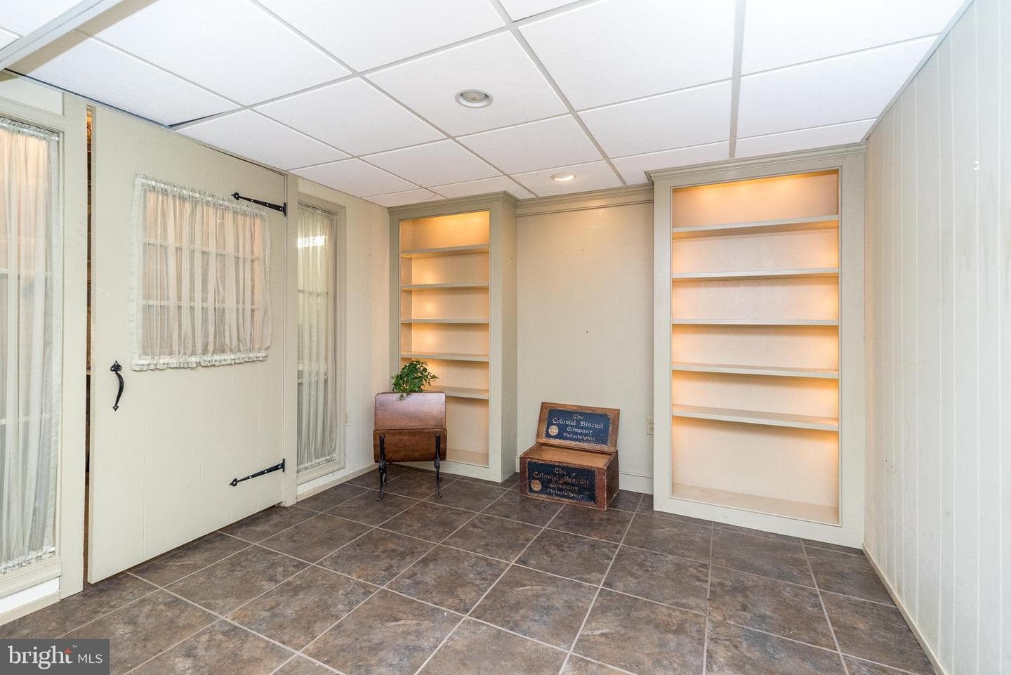 501 E Penn Street photo 48