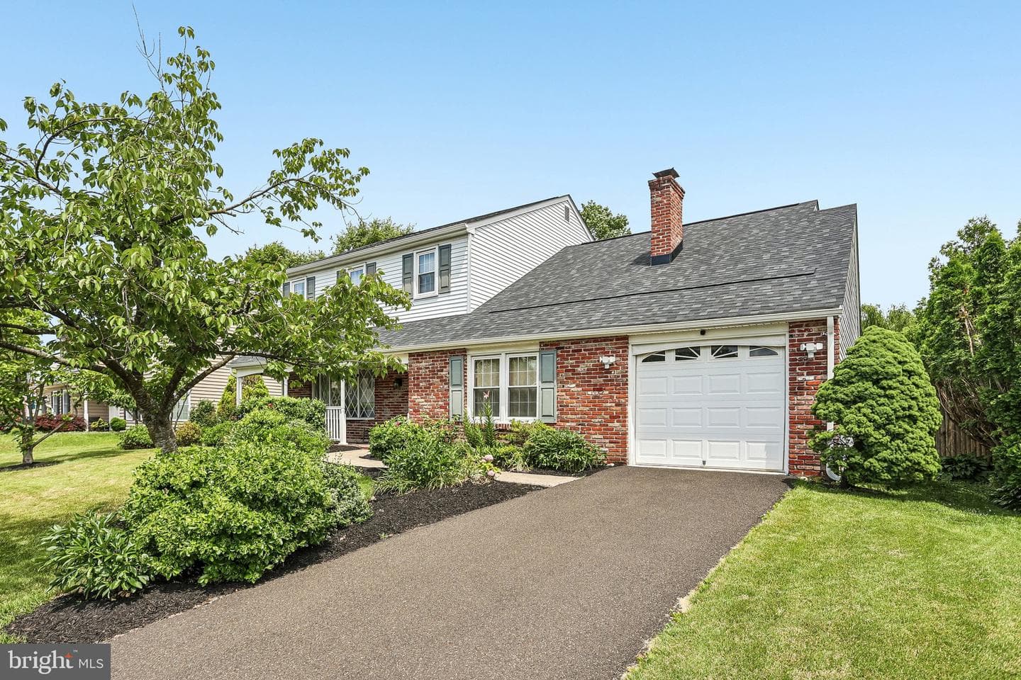 730 Fairbridge Drive photo 3
