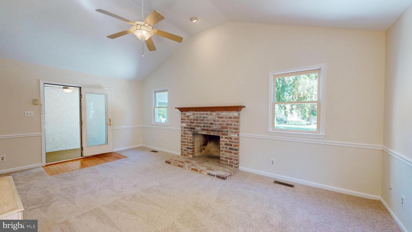 4040 Diane Way photo 18