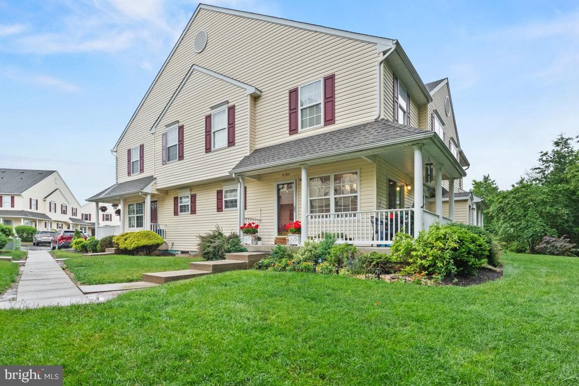 203 Prairie Court photo 1