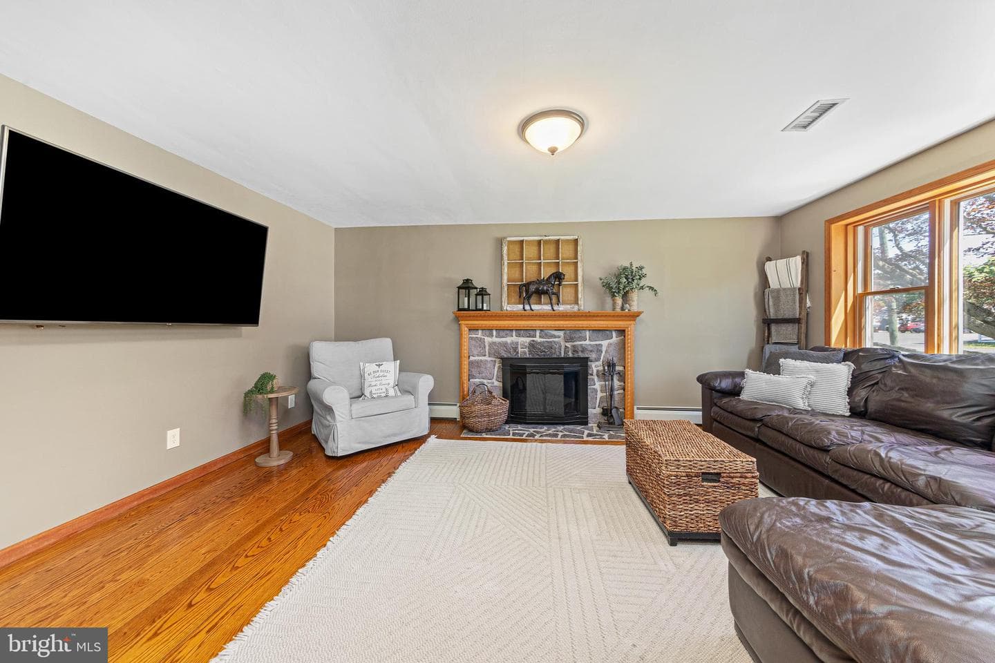 1074 N Easton Road photo 5