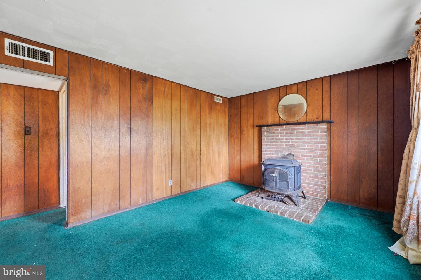 563 Wilk Drive photo 3