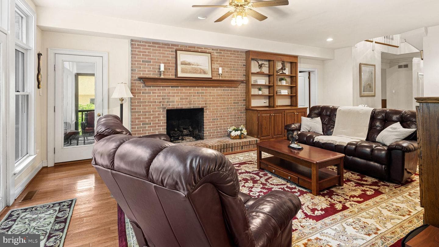 14 Timber Knoll Drive photo 5