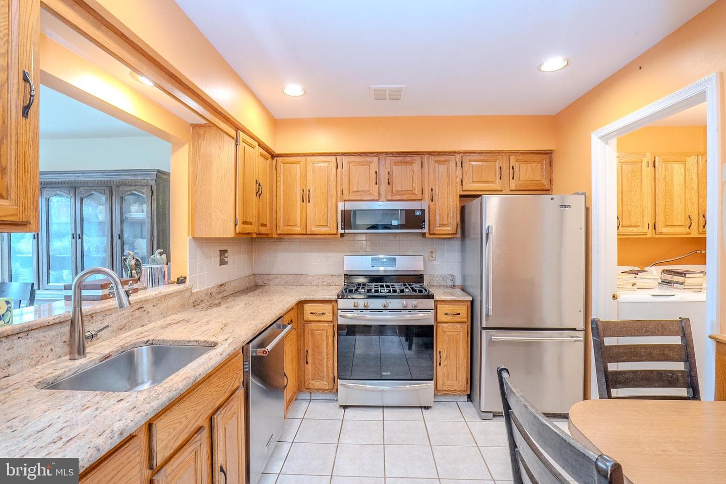 662 Tomlinson Lane photo 3