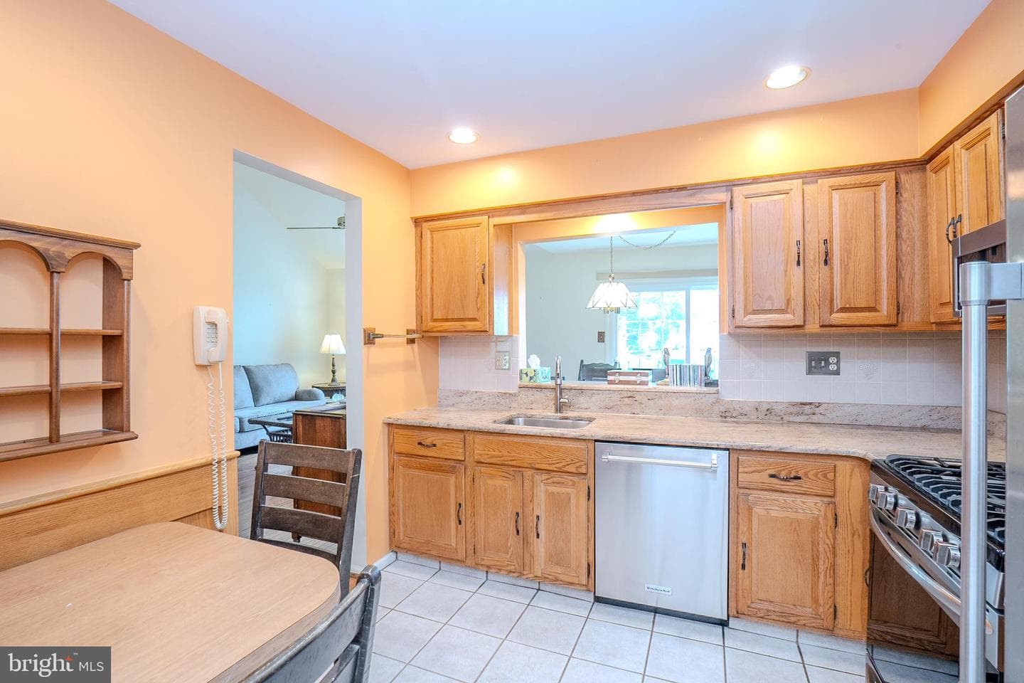 662 Tomlinson Lane photo 4