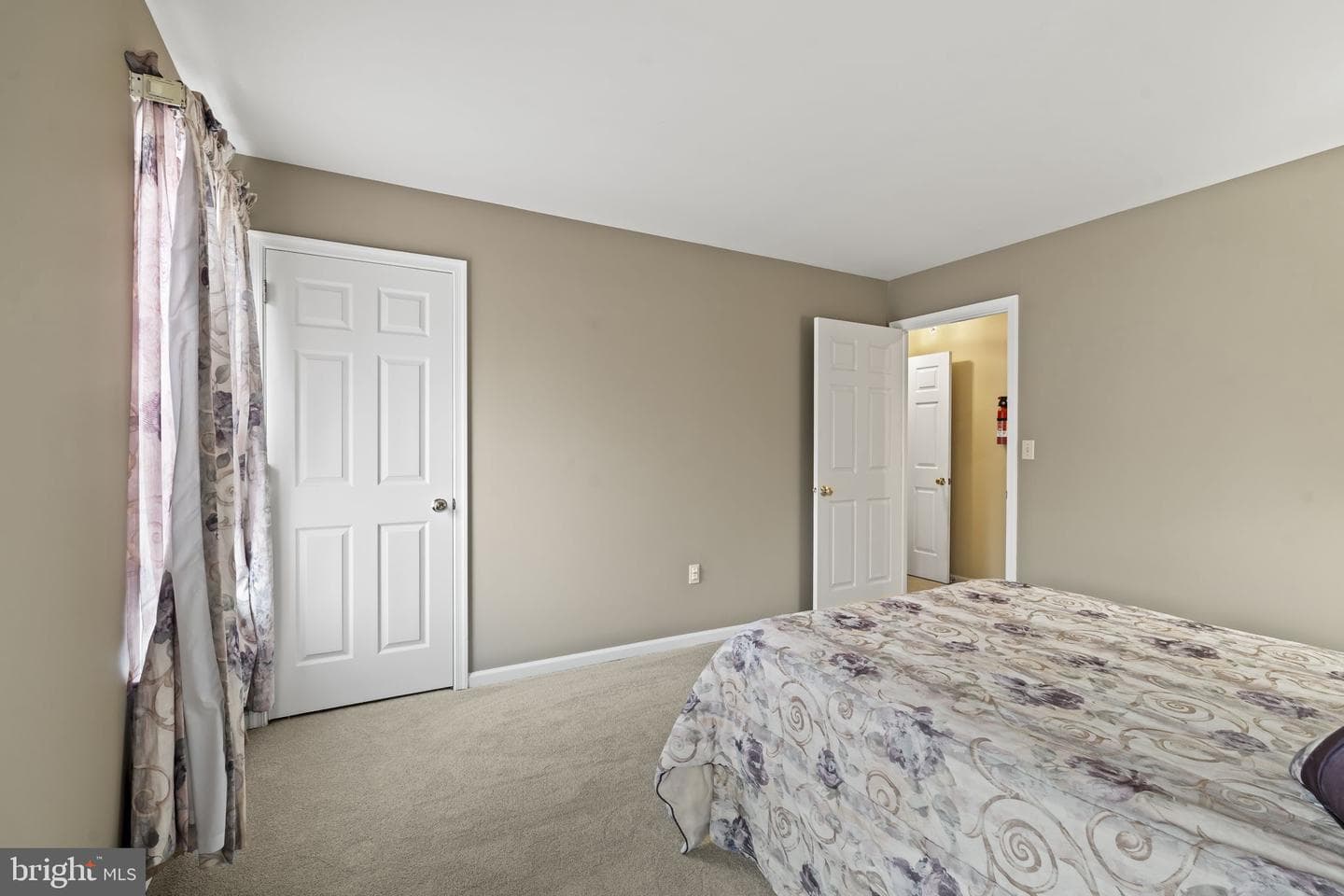 113 Greenfield Lane photo 32