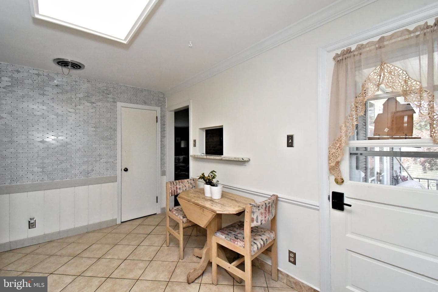551 Walter Road photo 16