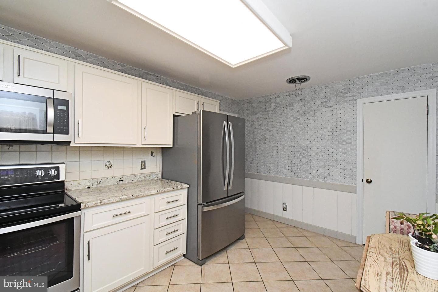551 Walter Road photo 17