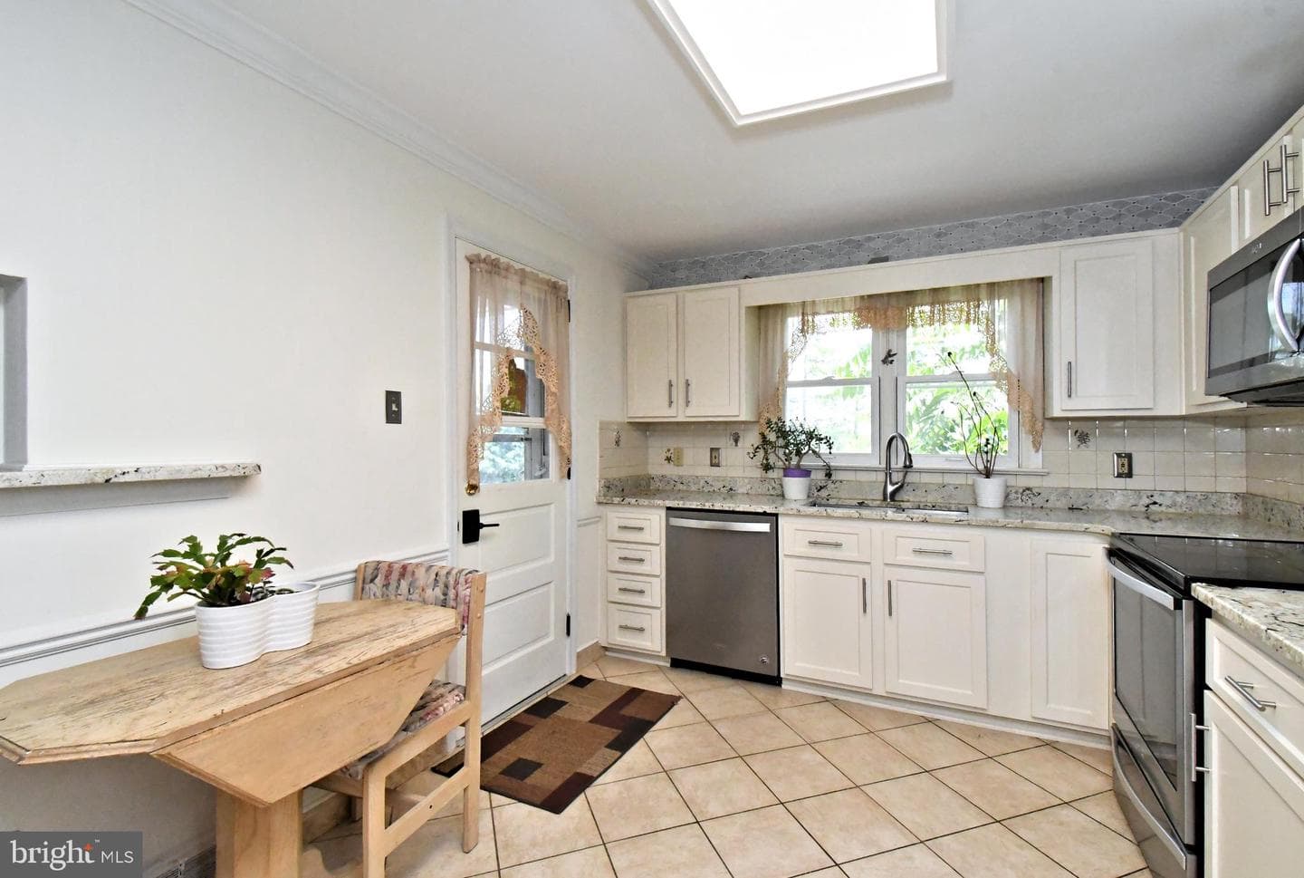 551 Walter Road photo 18