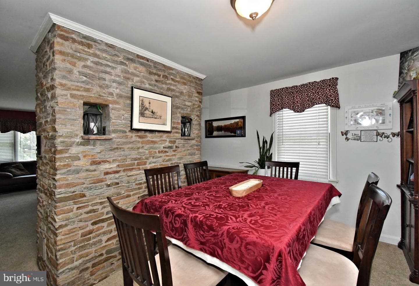 551 Walter Road photo 9