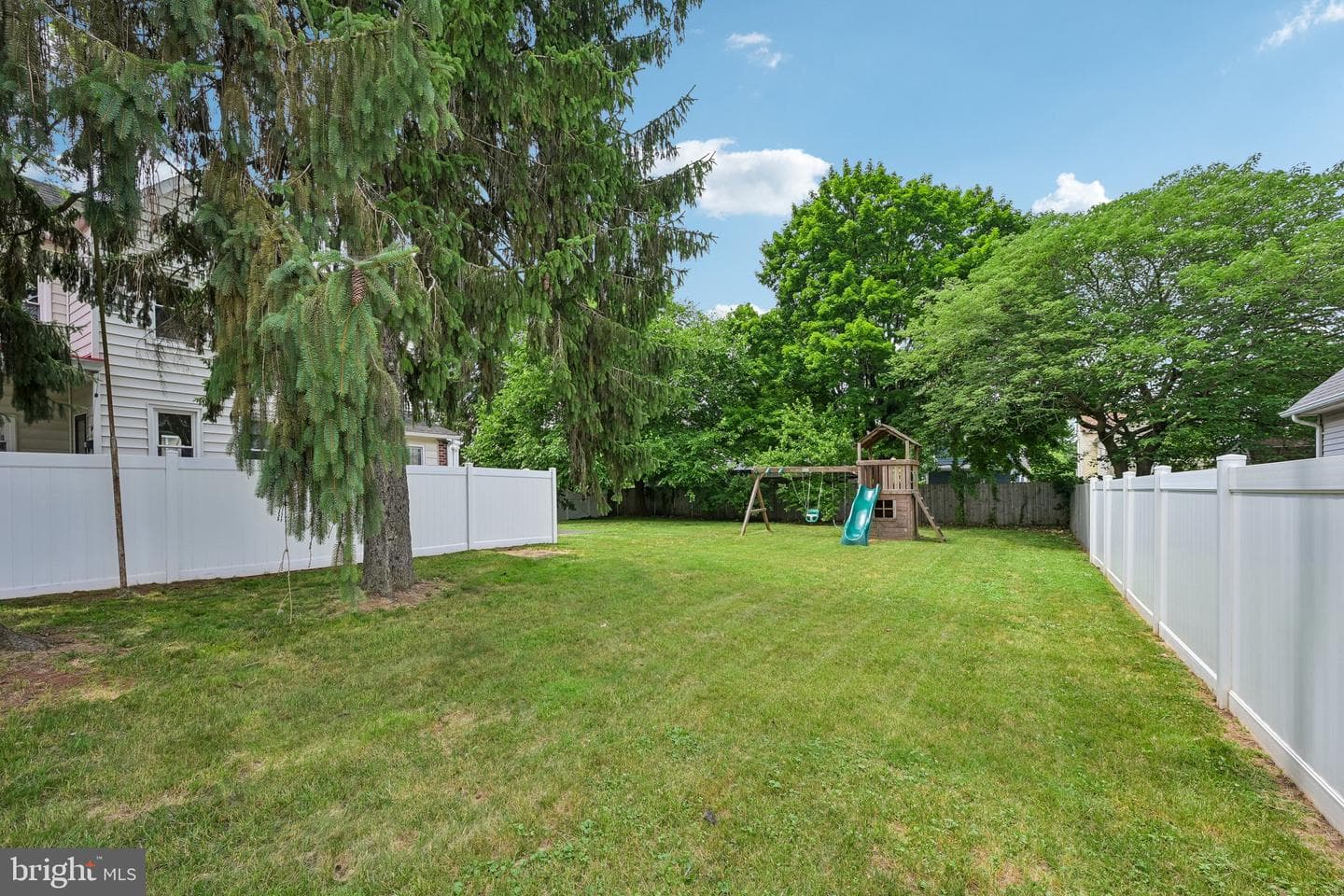 226 Robertson Avenue photo 4