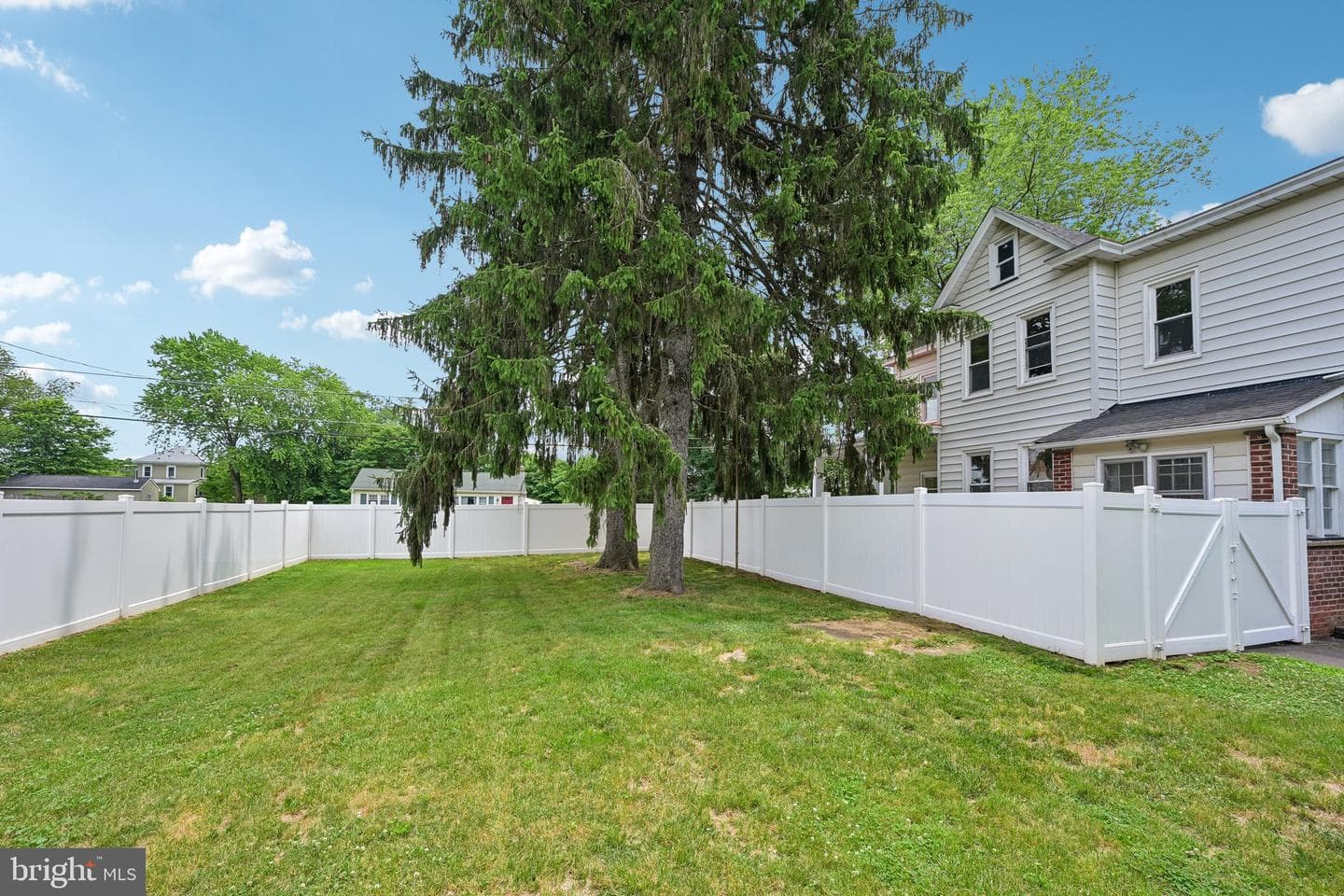 226 Robertson Avenue photo 5