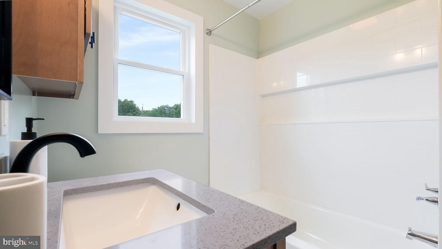 518 Avenue F photo 14