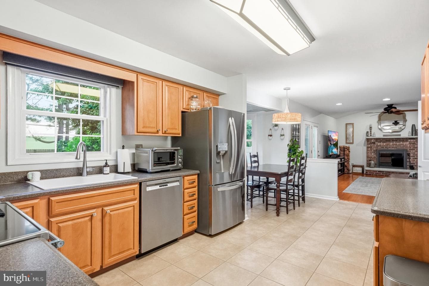 2134 W Wellington Road photo 10