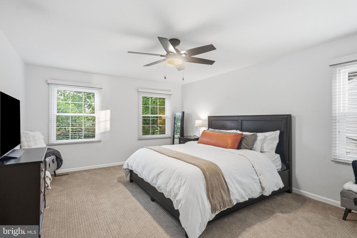 2134 W Wellington Road photo 22