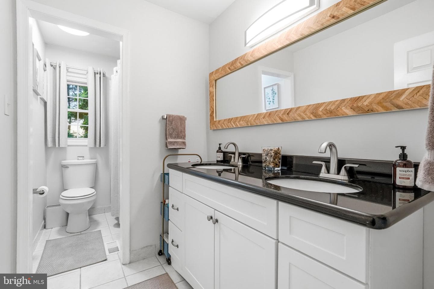 2134 W Wellington Road photo 28