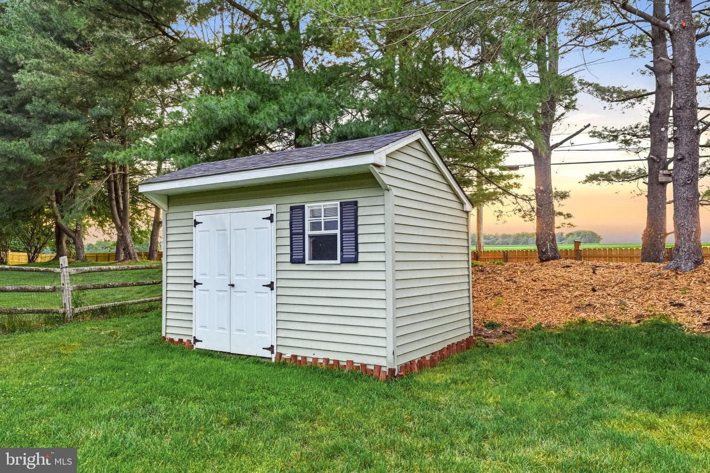 2134 W Wellington Road photo 42