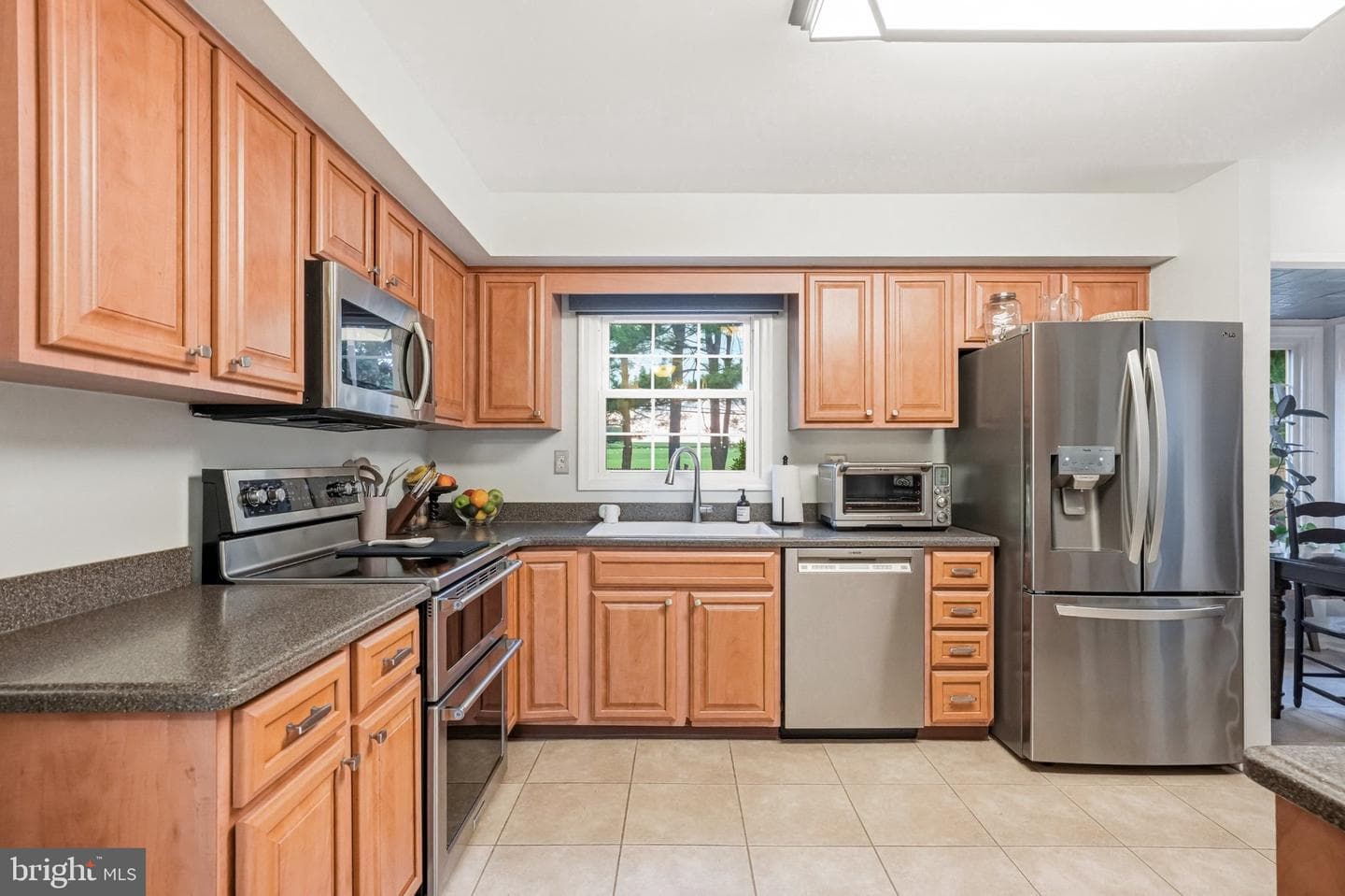 2134 W Wellington Road photo 9