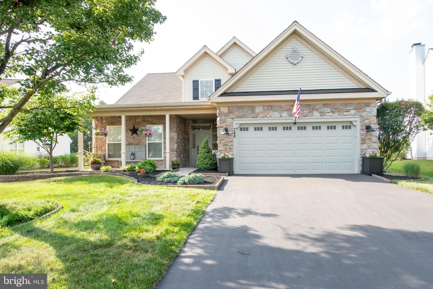 748 S Settlers Circle photo 3