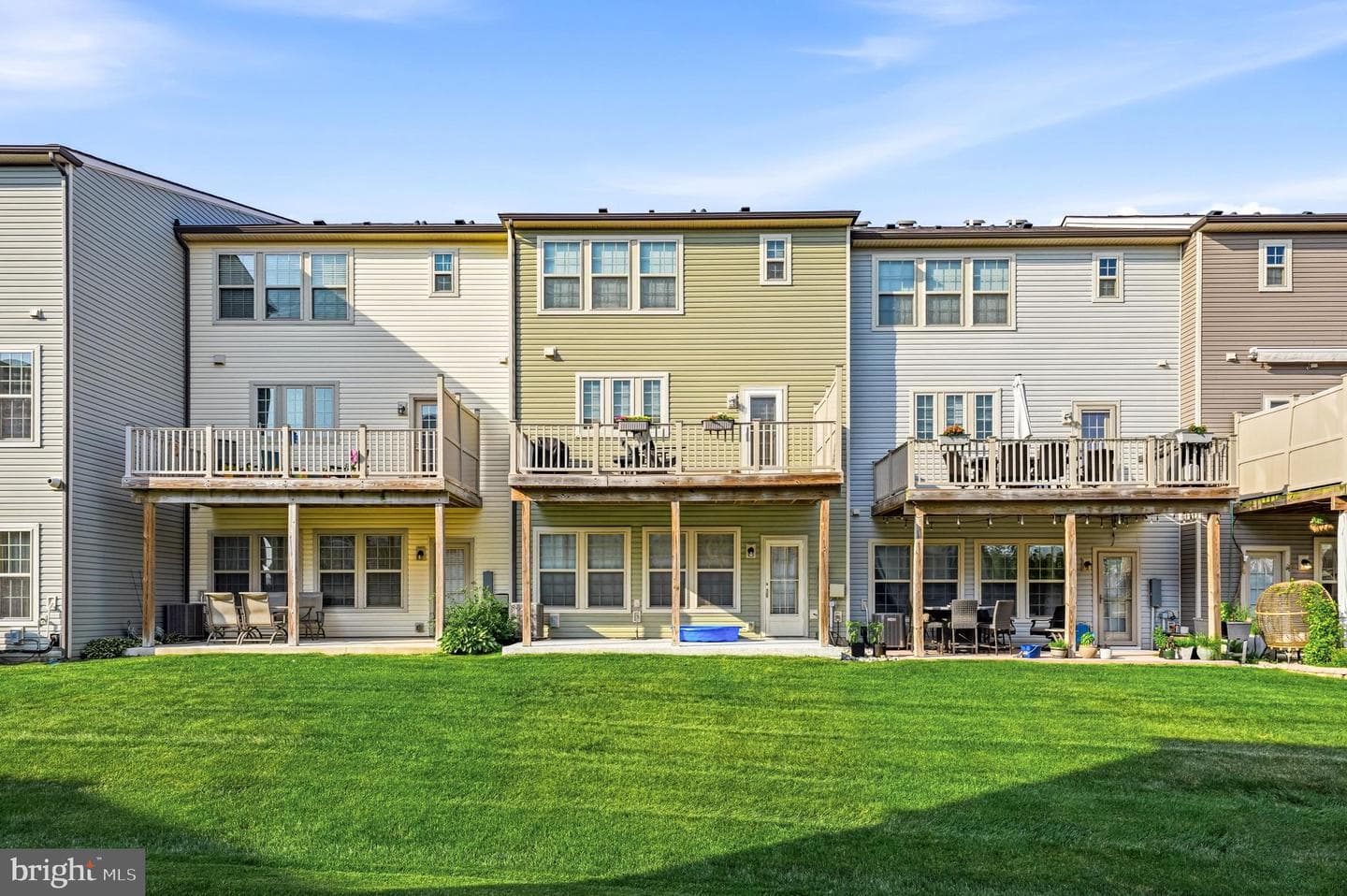 487 Rowan Street photo 45