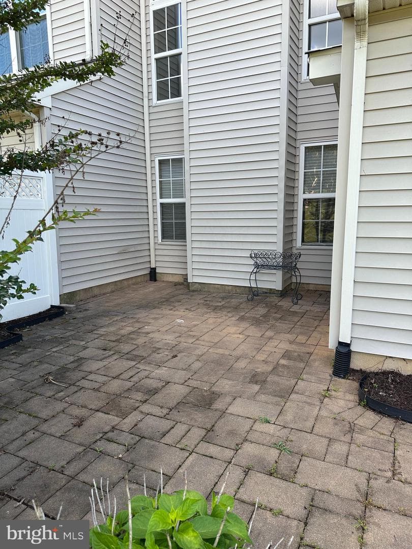 203 Oaktree Court photo 14
