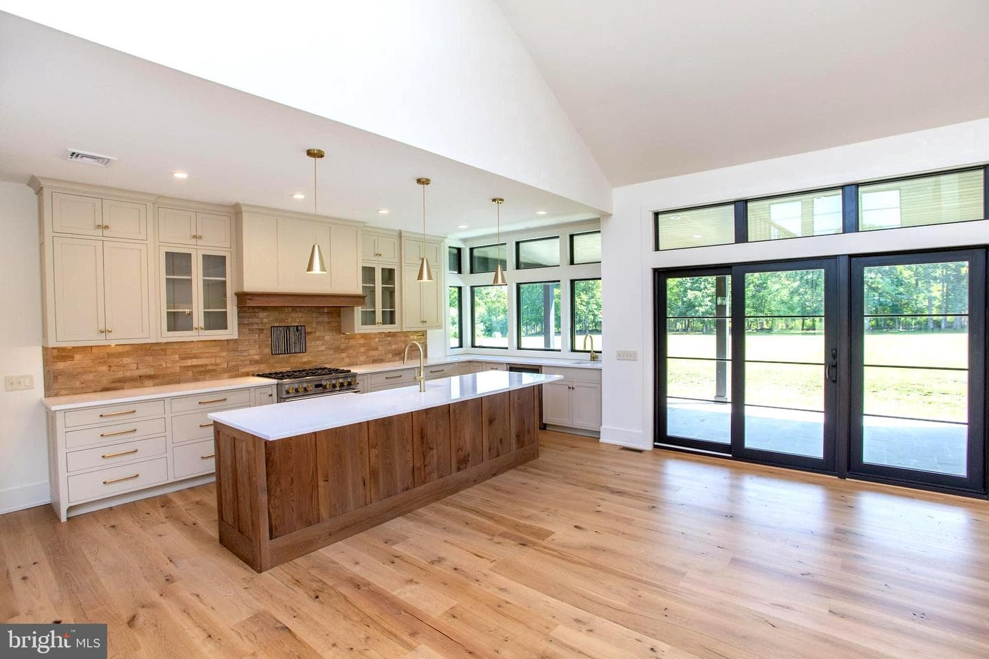 5823 Rodgers Road photo 12