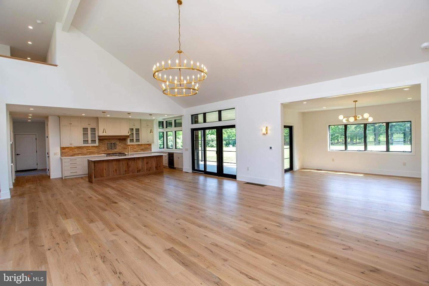 5823 Rodgers Road photo 7