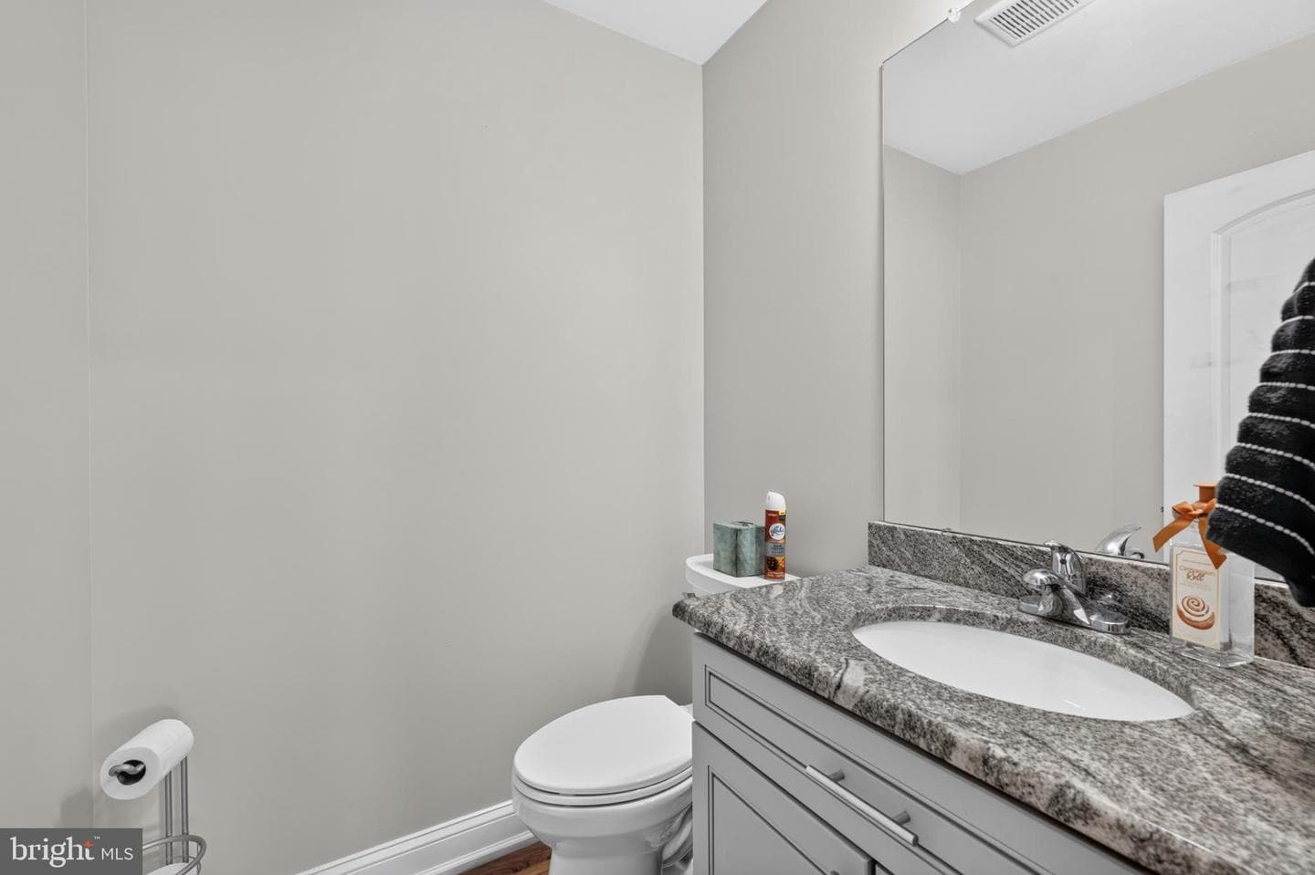 281 N Hawthorne photo 20