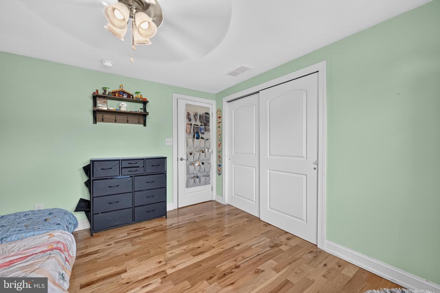 281 N Hawthorne photo 27