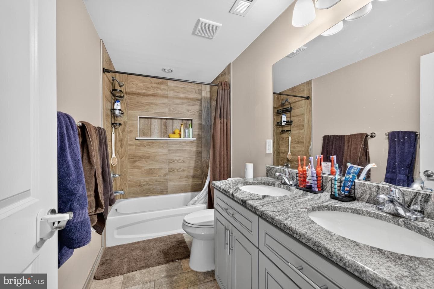 281 N Hawthorne photo 28